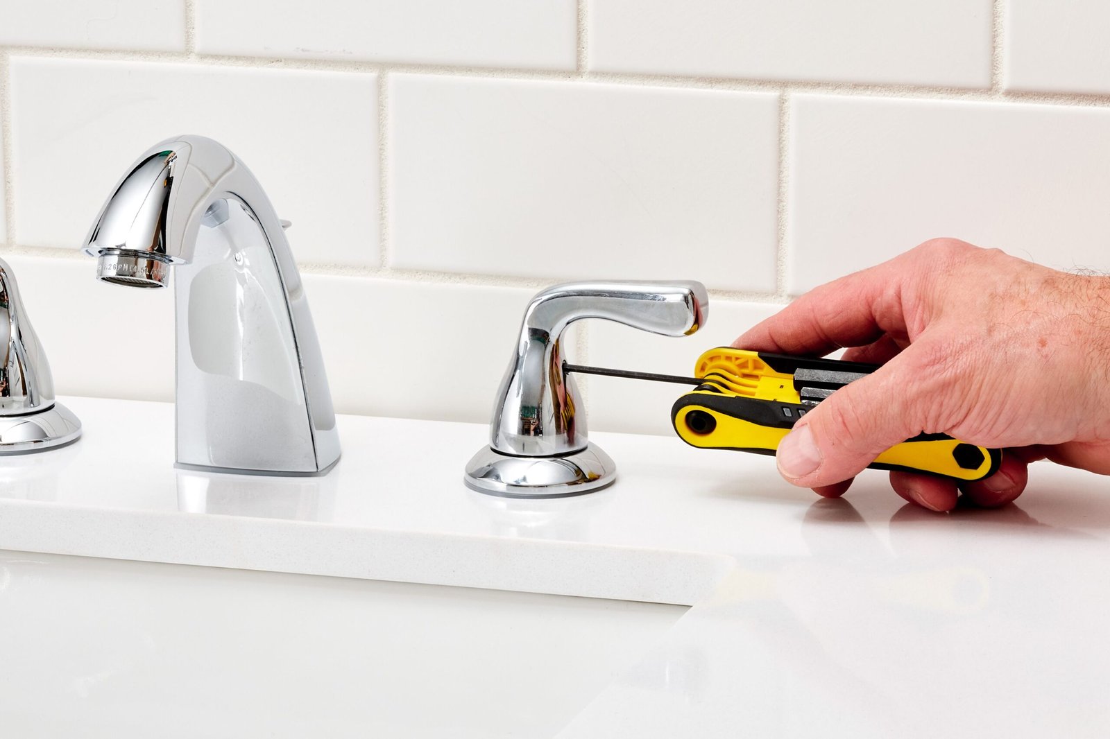 HYPER SERVICE | How to Fix a Leaky Faucet